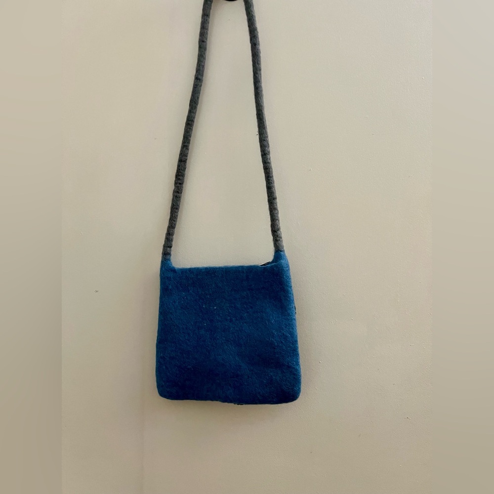 BNB 100%Wool made in Nepal, Elephant Purse. Great for vacation, unique look. - Picture 7 of 7